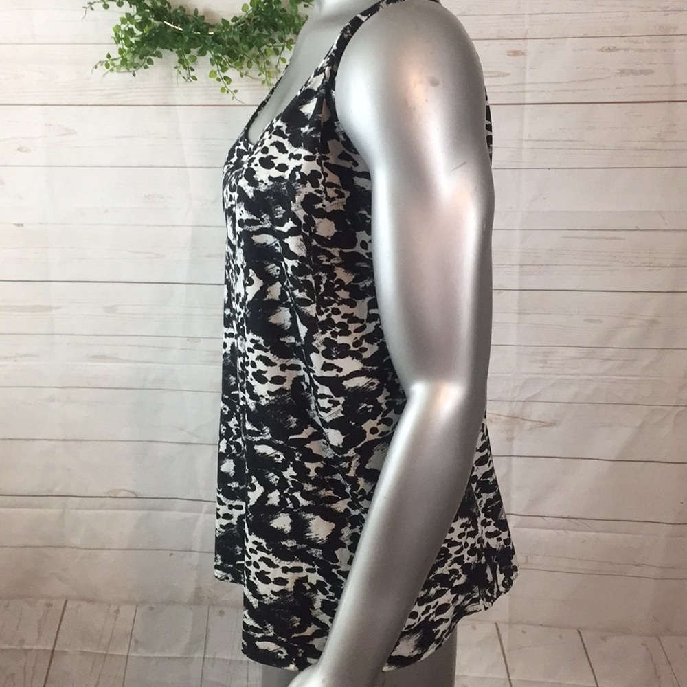 Label Be size 22 black & white sleeveless blouse - Picture 6 of 8